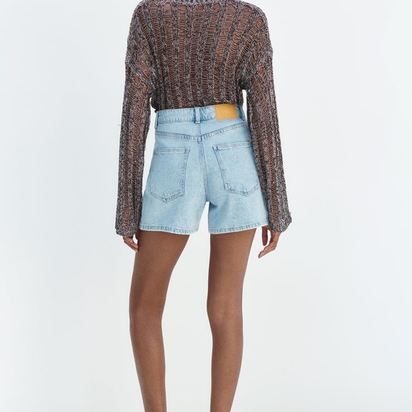 (SOLD) ZARA Light Wash Blue High-Wasted Mom Fit Short US 2/34 - Picture 7 of 8